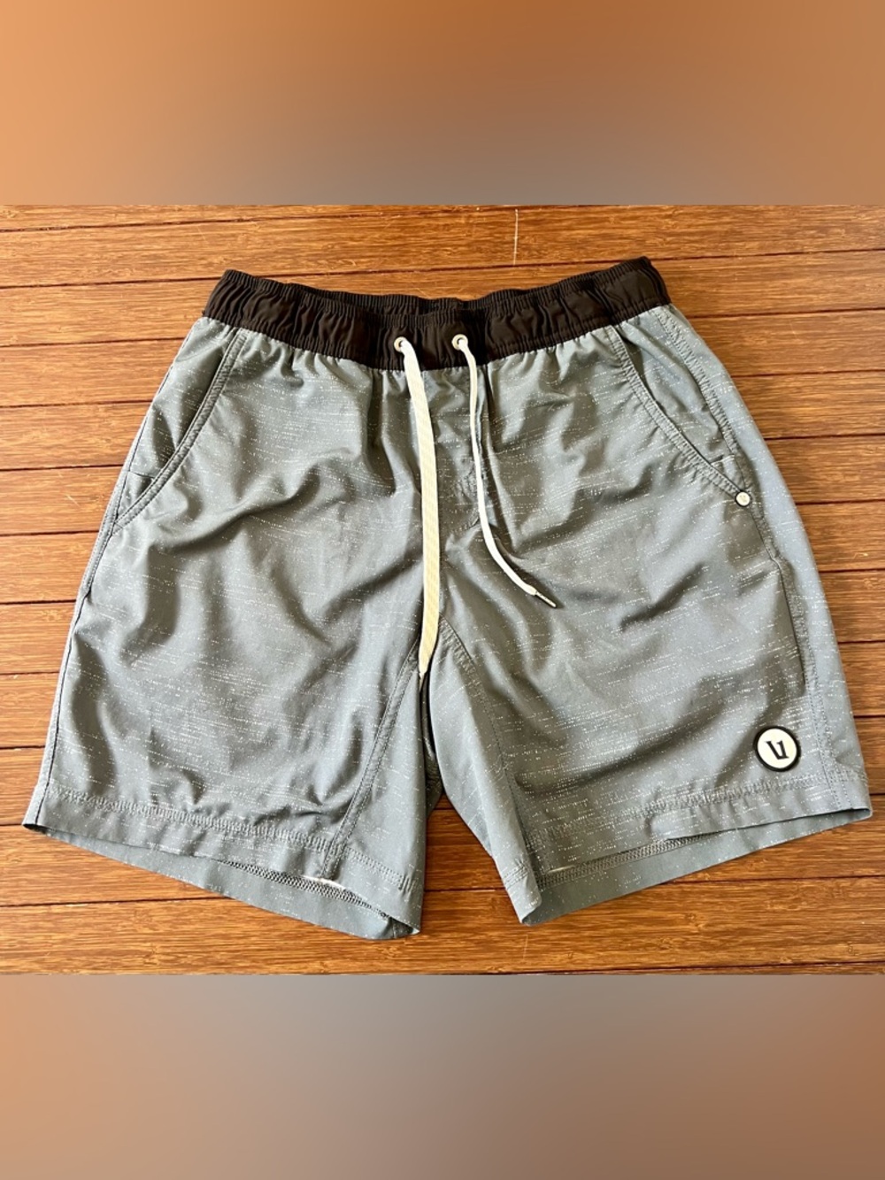 VUORI Men's Shorts Grey size Small 7in inseam Lined